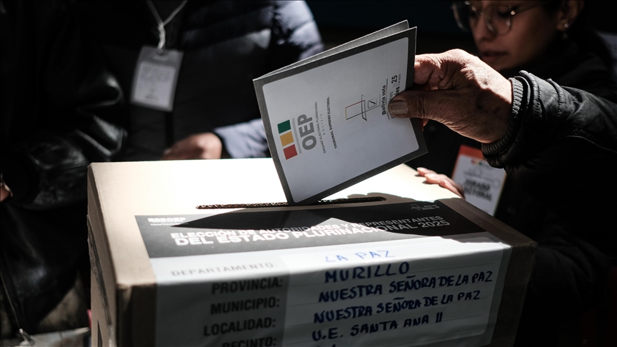 Les Boliviens se rendent au second tour après l’effondrement de la domination de la gauche