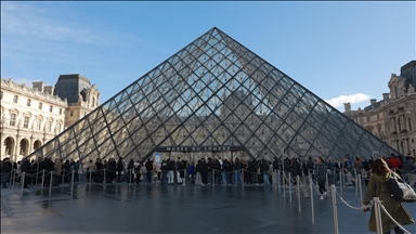 Bizhuteri “të paçmuara” vidhen nga Muzeu i Luvrit në Paris