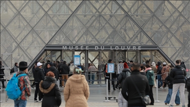 Opljačkan čuveni muzej Louvre u Parizu
