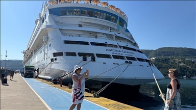 Круизный лайнер Astoria Grande под флагом Палау пришвартовался в порту турецкой Аланьи
