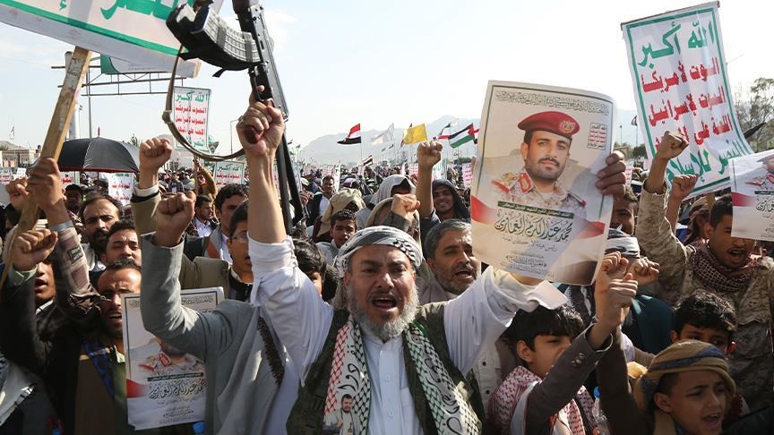 صنعاء.. عشرات الآلاف يشيعون جثمان قائد أركان قوات الحوثيين