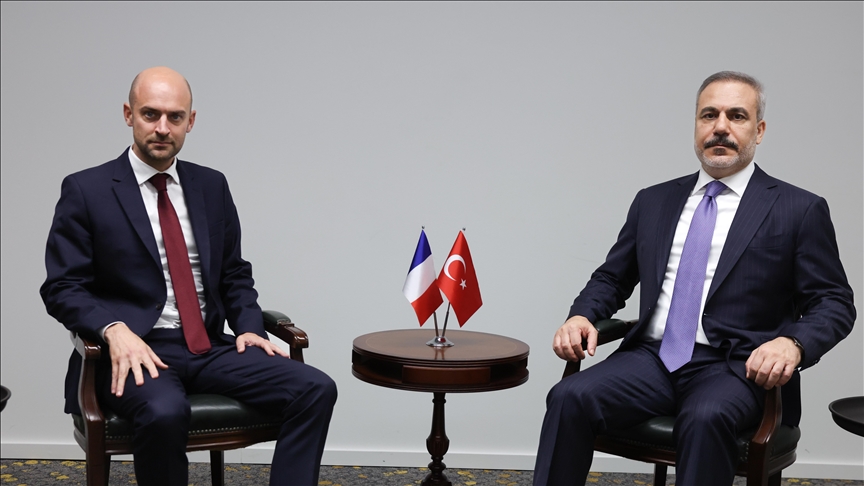 Ministri i Jashtëm turk takohet me homologun francez në Luksemburg