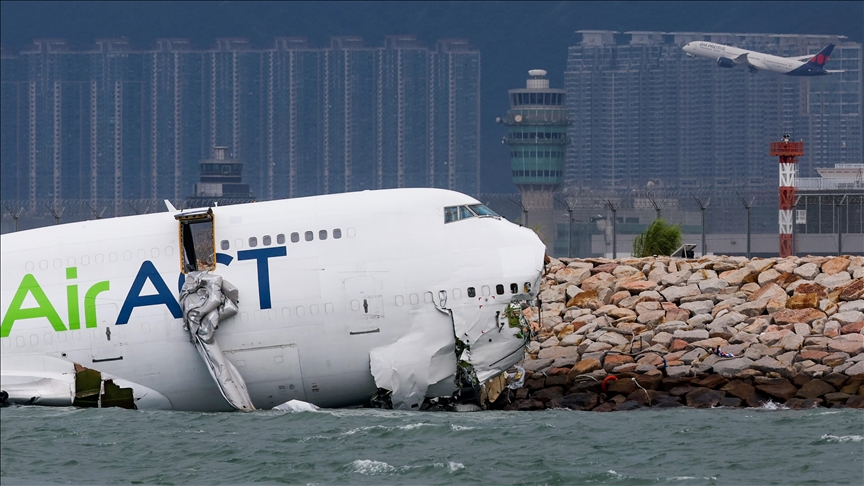 Hong Kong : un avion cargo d’ACT Airlines hors piste, 2 morts