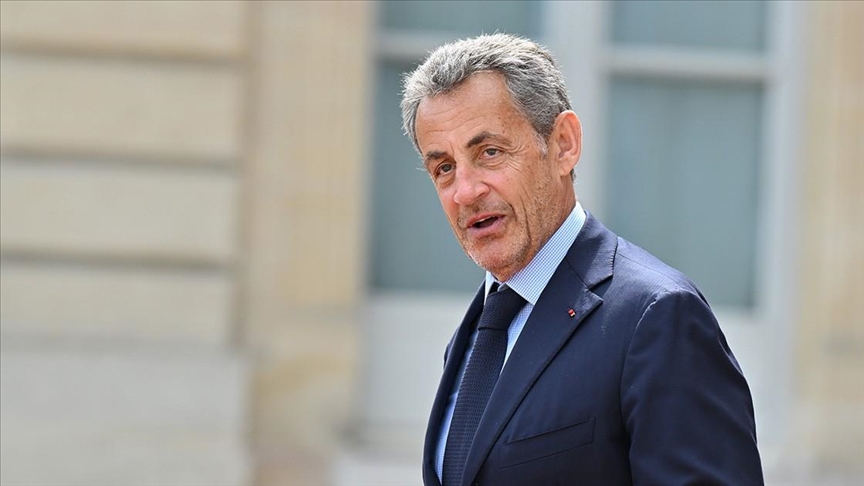 France : Emmanuel Macron a reçu Nicolas Sarkozy à l’Élysée avant son incarcération