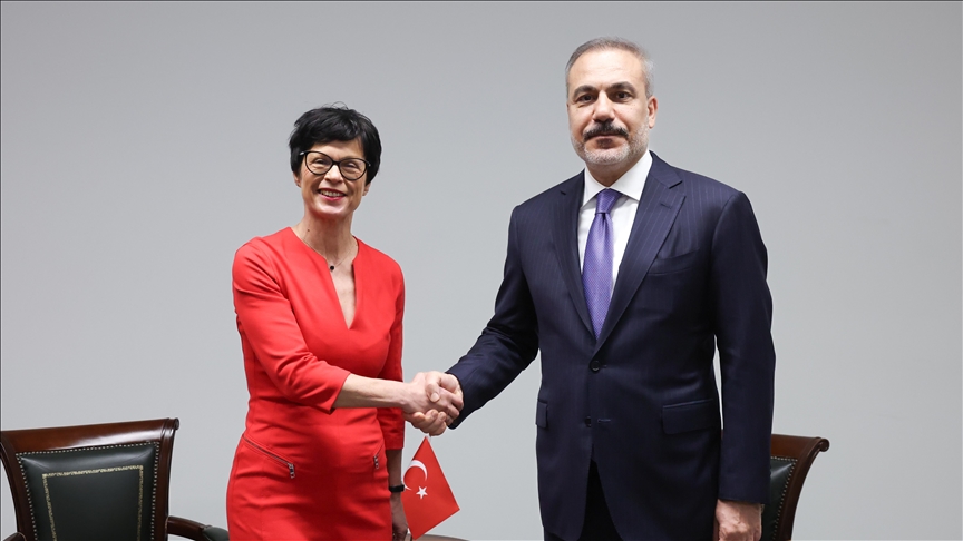 Turkish foreign minister meets with EU commissioner for enlargement in Luxembourg