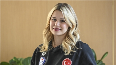 Suyla yeniden hayata dönen para yüzücü Defne Kurt, herkese ilham oluyor