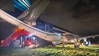 Самолет AZAL выкатился за пределы ВПП после экстренной посадки в Санкт-Петербурге