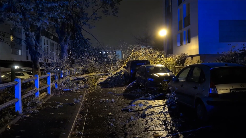 Fransa'da meydana gelen hortumda 1 kişi hayatını kaybetti