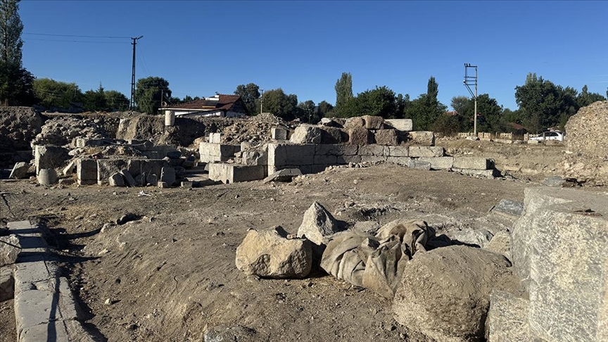 Tokat'taki Sebastapolis Antik Kenti'nde sürdürülen kazı çalışmalarında üç yazıt bulundu
