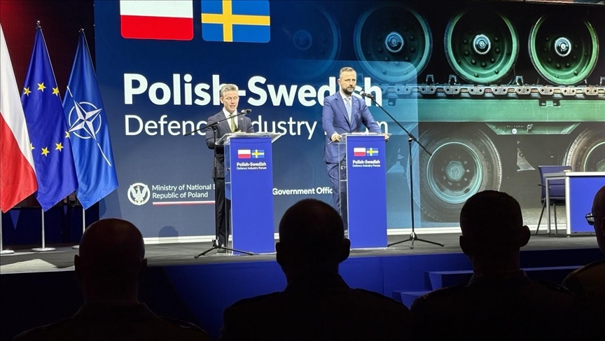 Poland, Sweden sign defense pact to boost arms cooperation