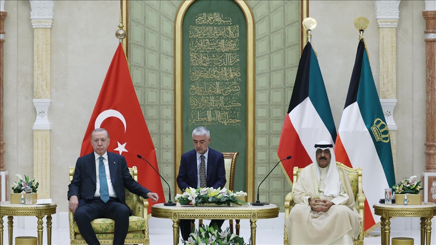أردوغان يبحث مع أمير الكويت العلاقات الثنائية واتفاق غزة وحل الدولتين