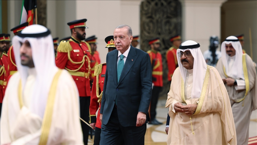 Presidenti Erdoğan pritet me ceremoni zyrtare në Kuvajt