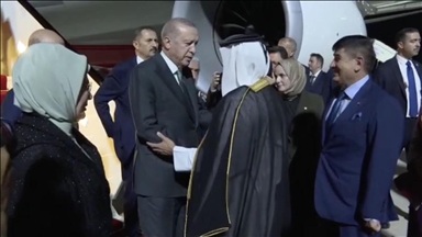 الرئيس أردوغان يصل قطر ثاني محطة في جولته الخليجية