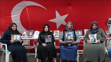 Dayikên Diyarbekirê dixwazin bigihêjin ewladên xwe