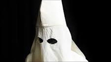 France : Des « blackfaces » et costumes de Ku Klux Klan lors d’une soirée de parachutisme