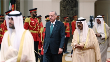 Presidenti Erdoğan pritet me ceremoni zyrtare në Kuvajt