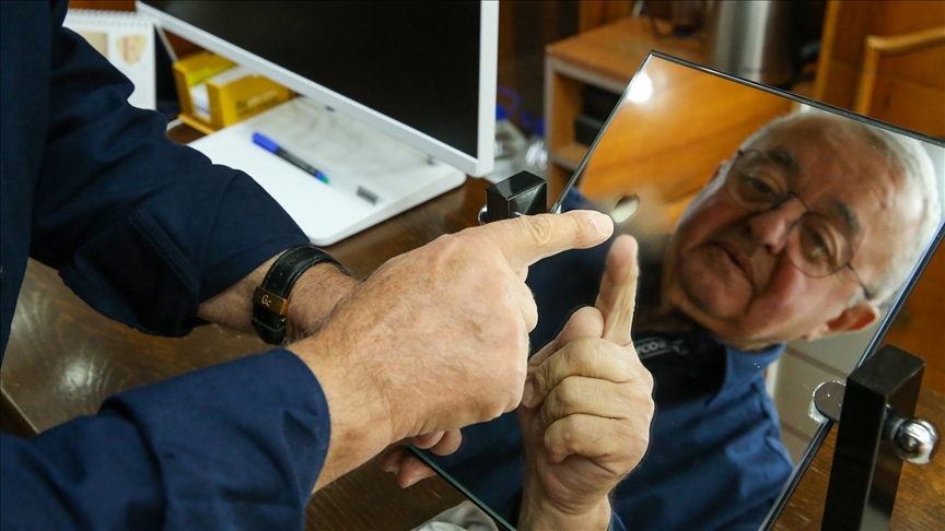 Yaklaşık 60 yıldır sürdürdüğü mesleği parmak izlerini sildi