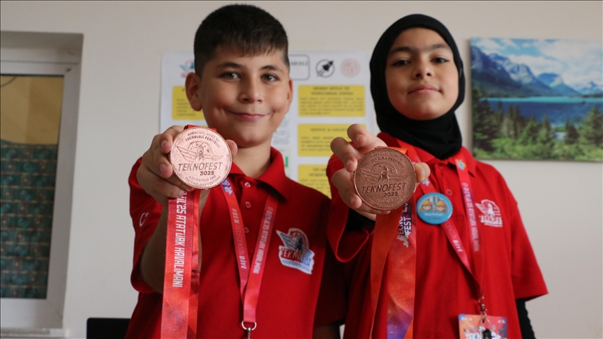 Kırmızı ışık ihlalini önlemek için geliştirilen "akıllı uyarı" sistemine TEKNOFEST'ten ödül