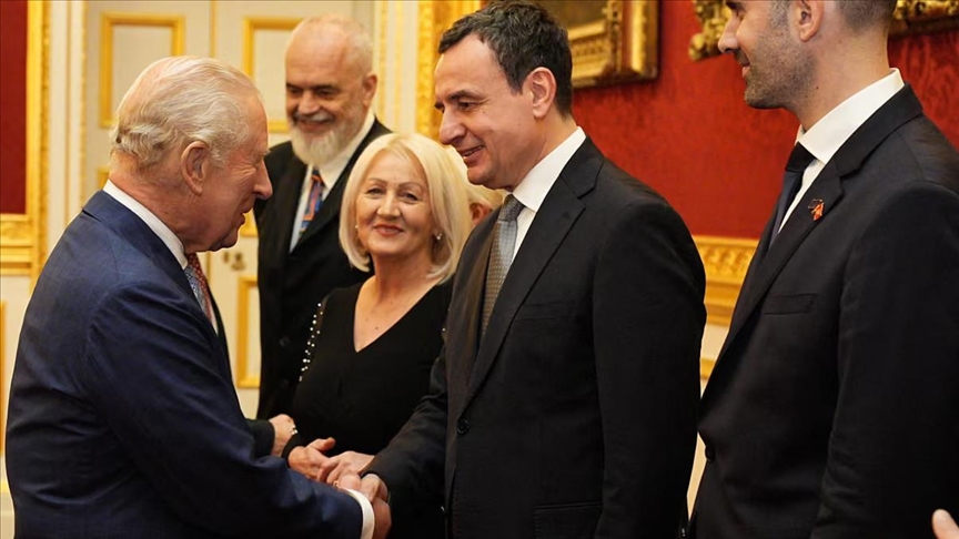 Kurti merr pjesë në pritjen mbretërore të organizuar nga Mbreti Charles III