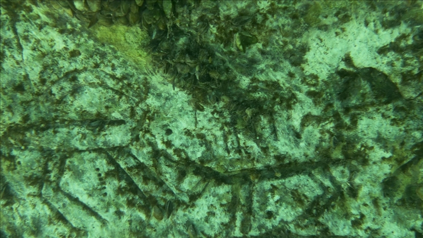 Adıyaman'da Paleolitik döneme ait olduğu değerlendirilen kaya resimleri su altında görüntülendi