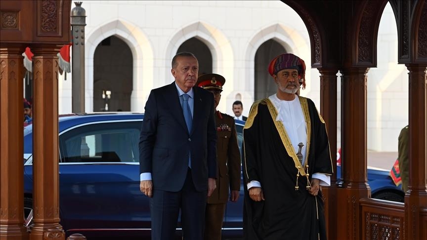 Turski predsjednik Erdogan dočekan u Omanu