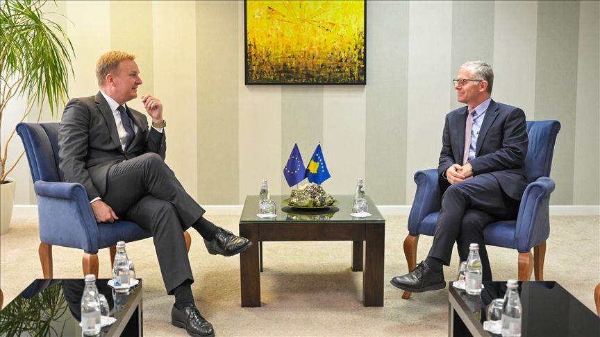 Zv/kryeministri Bislimi priti në takim emisarin e BE-së për dialogun Kosovë-Serbi, Peter Sorensen