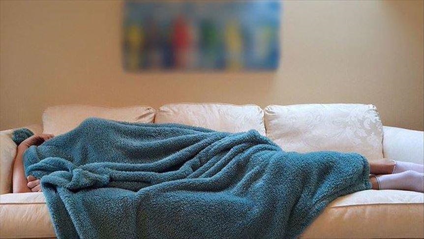 Studimi: Gjumi i dobët e plak trurin më shpejt