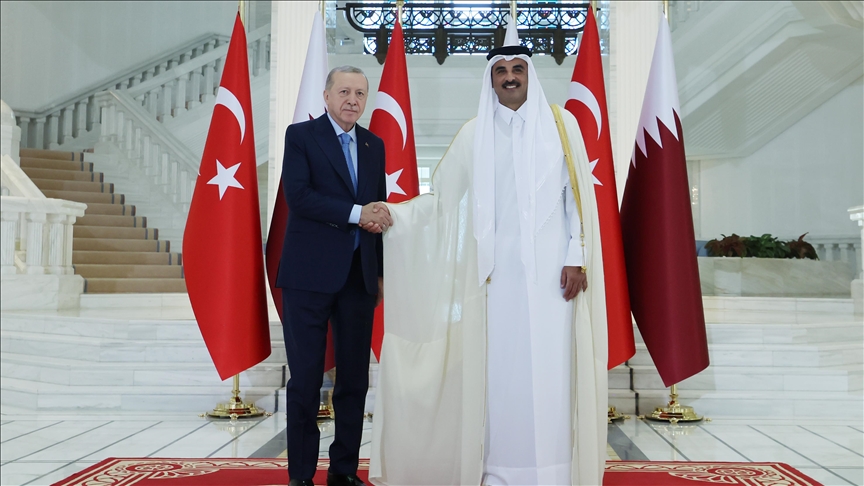 Turkish president meets Qatari emir in Doha on official visit