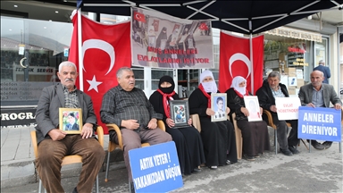 Çalakiya malbatên Mûşî ya li ber avahiya DEM Partiyê dewam dike
