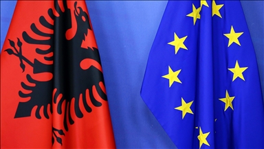 BE-ja disburson rreth 100 milionë euro për Shqipërinë në kuadër të Planit të Rritjes