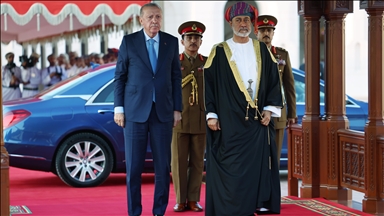 سلطان عمان يستقبل الرئيس أردوغان بمراسم رسمية