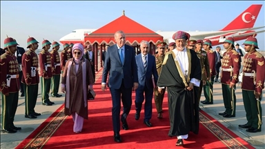 Султан Омана встретил президента Эрдогана официальной церемонией