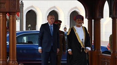 Turski predsjednik Erdogan dočekan u Omanu
