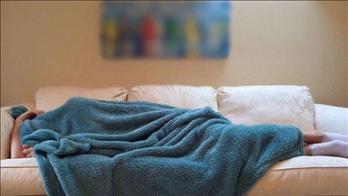 Studimi: Gjumi i dobët e plak trurin më shpejt