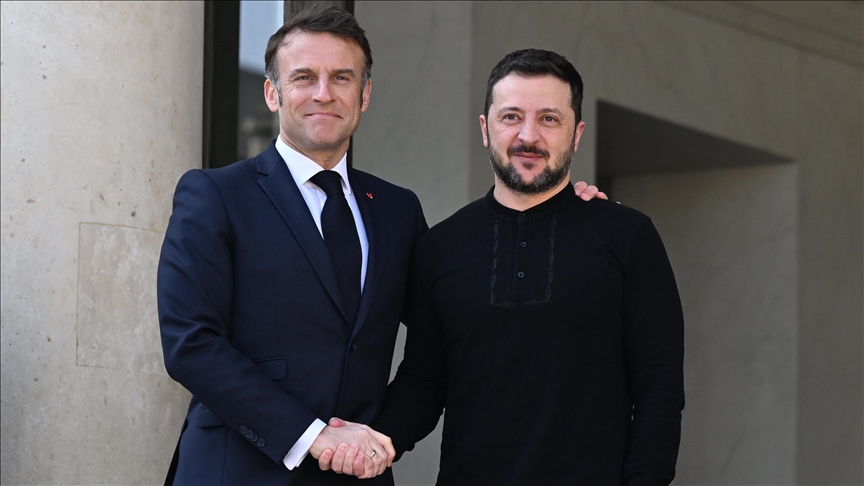 Macron à Bruxelles : “La France reste aux côtés de l’Ukraine pour une paix juste et durable”