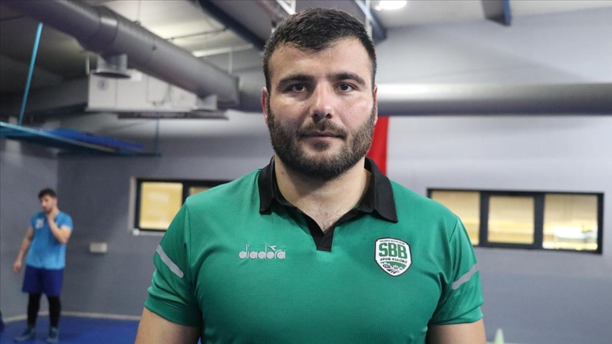 İşitme engelli milli güreşçi, olimpiyat şampiyonluğunu tekrarlamak istiyor