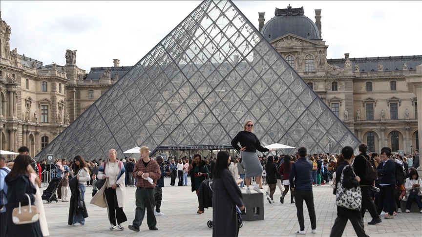 Louvre director resigns after $102M jewel heist in Paris