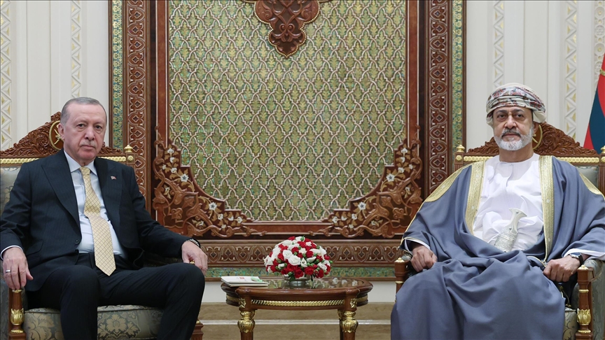 Erdogan rencontre le sultan d’Oman et signe plusieurs accords bilatéraux
