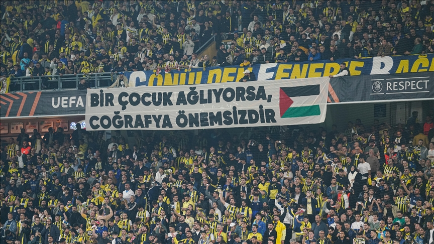 Navijači Fenerbahcea poslali poruku solidarnosti s narodom Palestine na meču Evropske lige