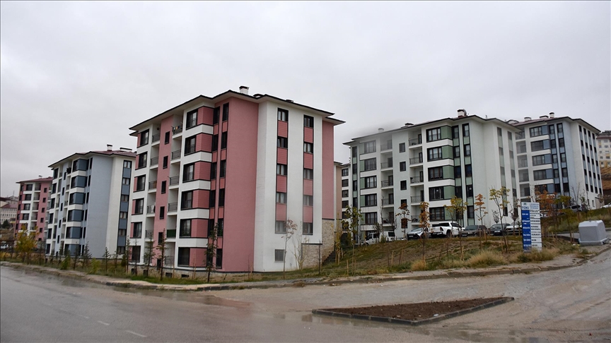 Van'da TOKİ'nin inşa ettiği deprem konutları güvenli yaşam alanına dönüştü 