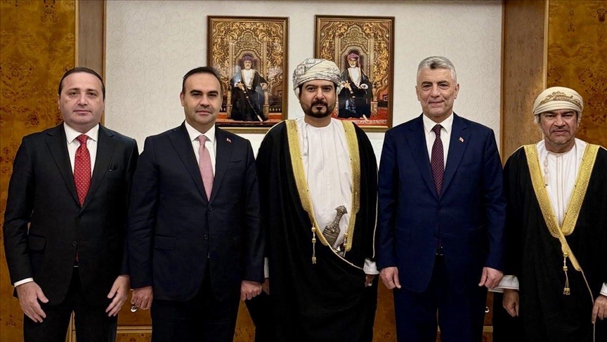 Bakan Bolat, Ummanlı mevkidaşı Al Yousef ile görüştü