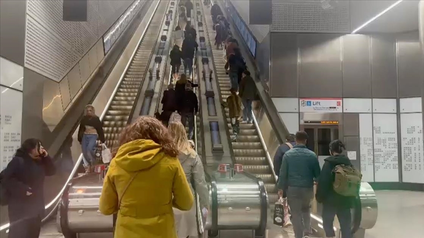 Метро станица во Лондон евакуирана поради пожар