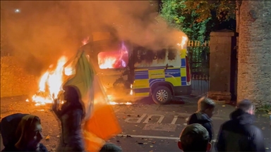 Dhuna shpërthen për natën e dytë radhazi në Dublin pranë hotelit të azilkërkuesve