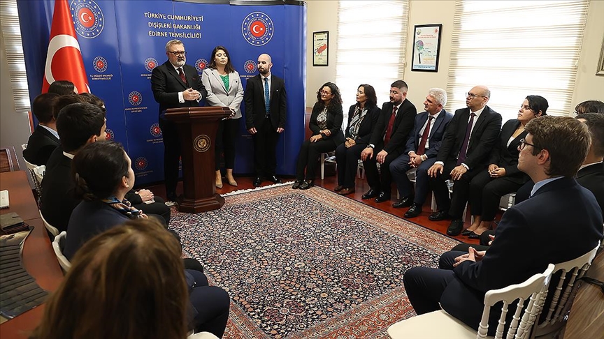 Bulgaristan'dan gelen yeni mezun diplomatlar Edirne'de ziyaretlerde bulundu