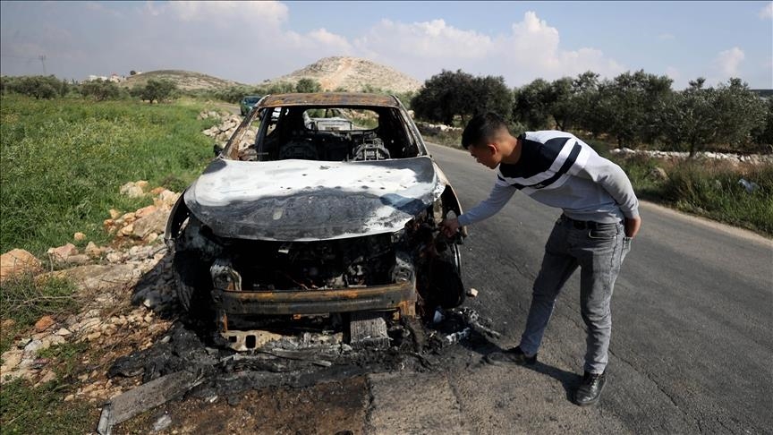 Illegal Israeli settlers set fire to 3 Palestinian vehicles in West Bank town