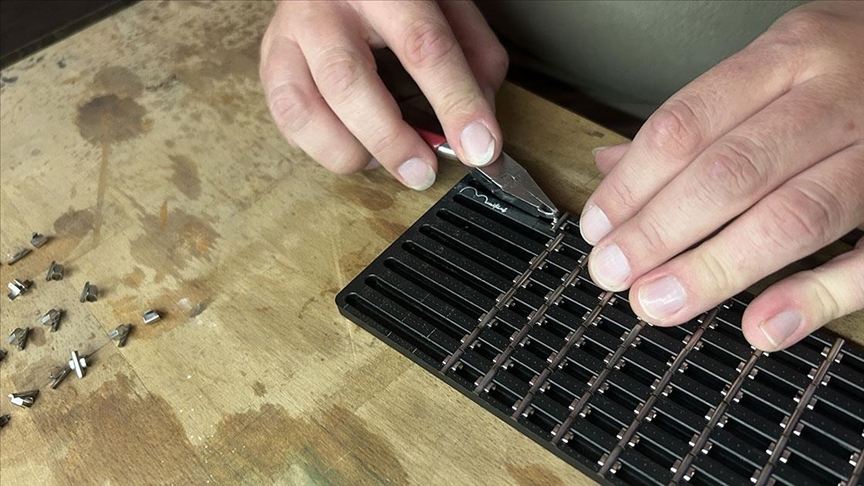 İTÜ'de tasarlanan ayarlanabilir mikrotonal gitar, dünya yıldızlarının konserlerinde kullanılıyor