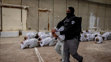 الكشف عن صور تظهر أوضاعا قاسية لأسرى فلسطينيين داخل سجن إسرائيلي
