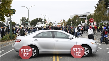 Protestuesit kundër agjencisë së emigracionit ICE bllokojnë hyrjen në Ishullin e Gardës Bregdetare në Kaliforni