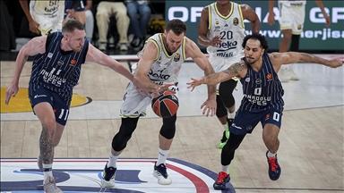 Basketbol Avrupa Ligi'nde Türk derbisinin galibi Fenerbahçe Beko