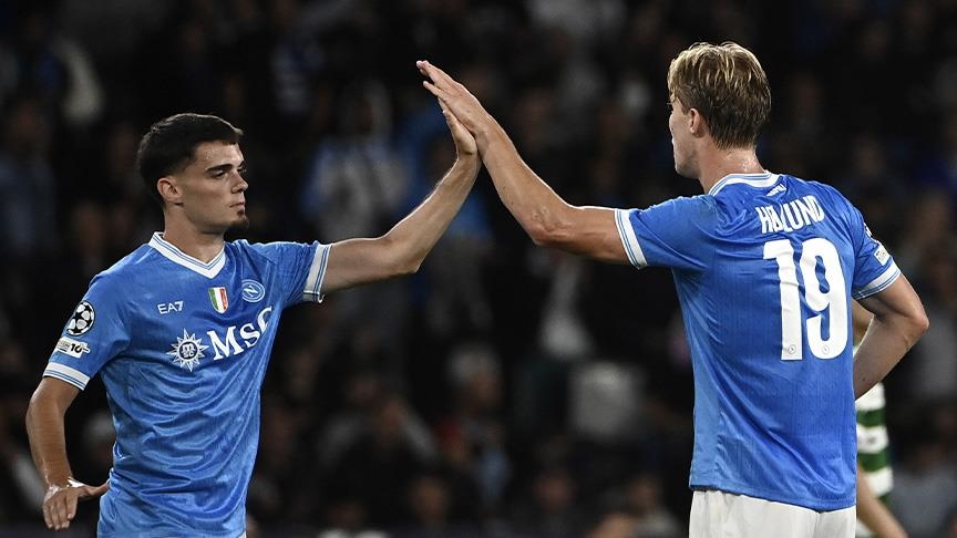 قدم.. نابولي يحسم القمة أمام إنتر ميلان ويتصدر الدوري الإيطالي